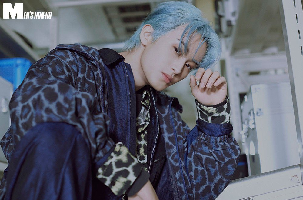 faiakacotton's tweet photo. ไม่แปลกใจที่มาร์คจะชอบผมสีฟ้า ความหล่อรุนแรงต่อใจคือคำตอบ https://t.co/HaskUIB2vG