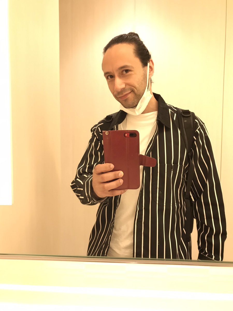 久しぶりのセルフィー🤳
Hace mucho que no me hacia fotos. 
Mi autoestima no es muy buena que digamos, pero hay quererse a uno mismo como es, no? 😁
PD: Mis dedos estan bien 👍

#セルフィー #selfie #団子結び #longhair #ロングヘア男子 #longhairmen #cabellolargohombre #ryojuli