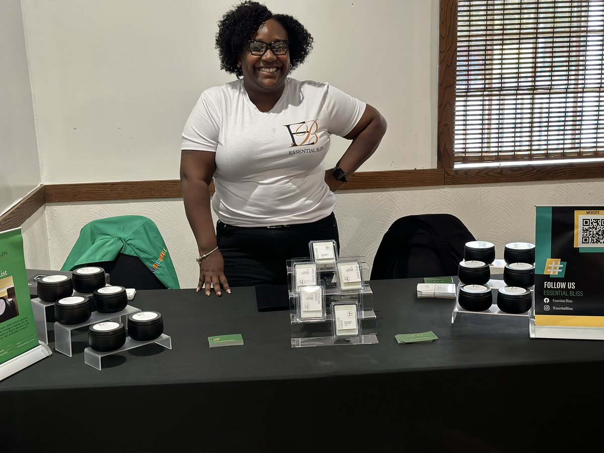 1essentialbliss's tweet image. Today was a good day. But I need everyone to go to the website &amp;amp; grab the remaining scents…I have some exciting things coming ahead &amp;amp; would like to clear out remaining inventory. 

ShopEssentialBliss.com 

#Candles #HomeDecor #HandPoured #SmallBusiness #WoodWickCandles