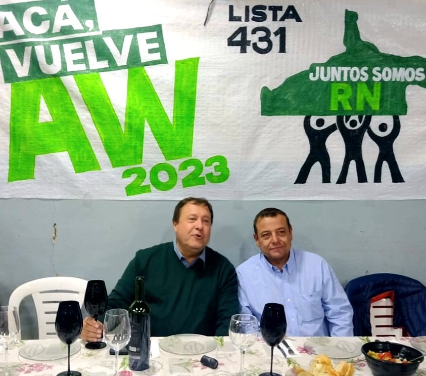 Acá, vuelve...
Vamooosss <a href="/Weretilneck/">Alberto Weretilneck</a>