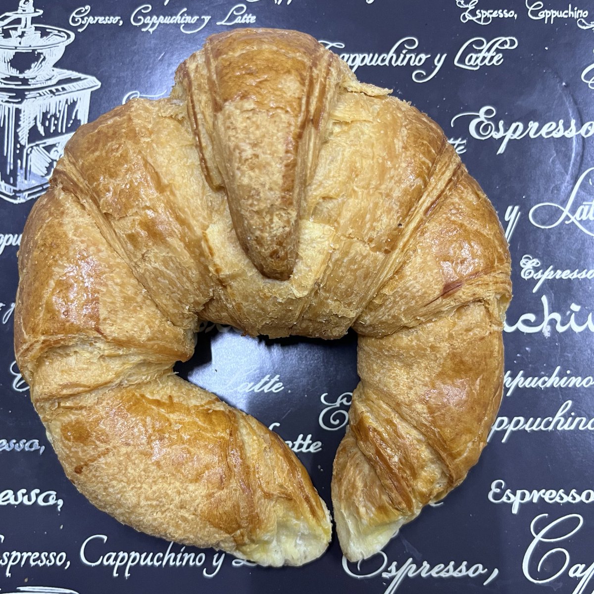 ada_rdea's tweet photo. Los cuernos 🥐 ni en pan…
#Pan #Cuernito #Cuernote #SabadoPorLaNoche https://t.co/WhZjYgUikK