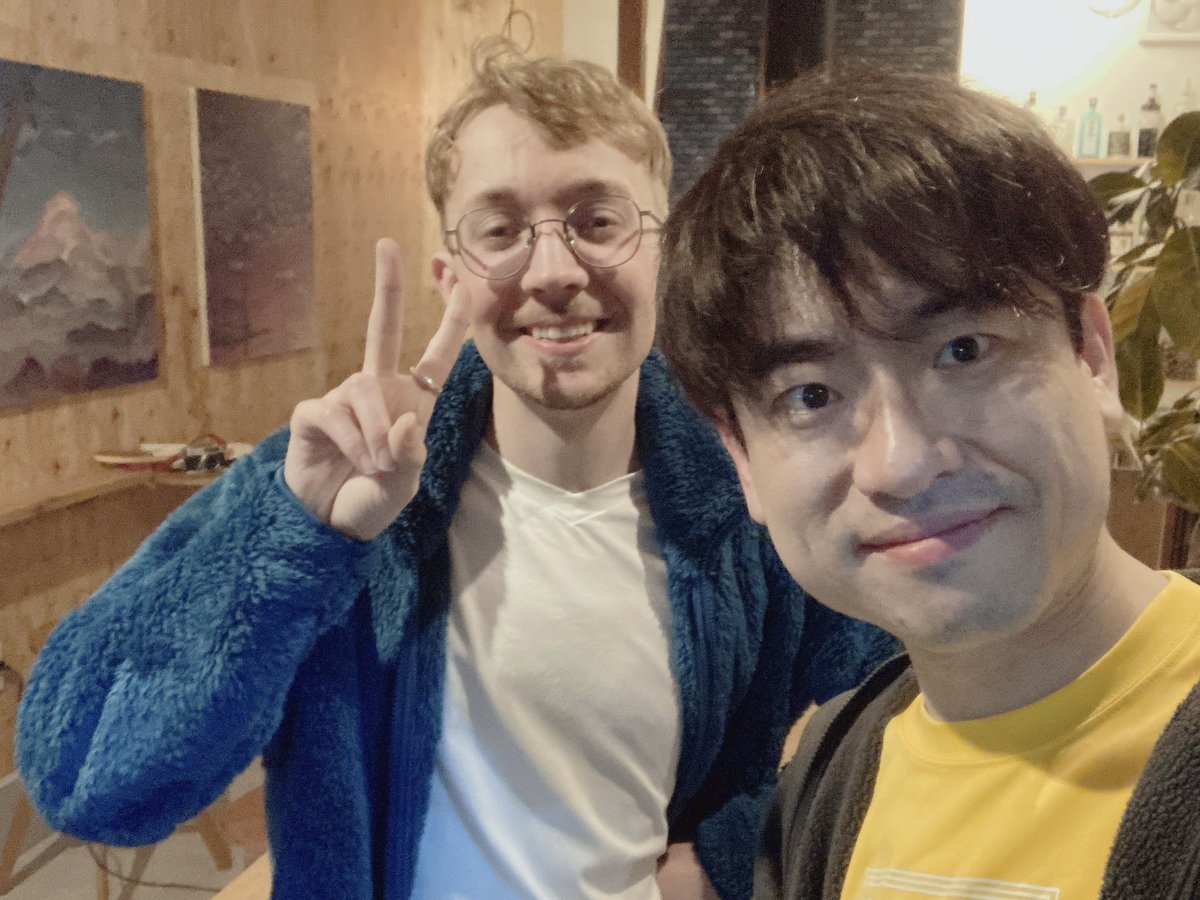 torunarushima's tweet photo. ブルースは英語の先生です
私は友達に会うために、英語を勉強しています。友達は私に寄り添ってくれます(๑´•.̫ • `๑)

He is an English teacher.
I'm learning English in order to meet my friends.
My friend have a lifetime together.
#Maffucci https://t.co/QvvH6xTlof