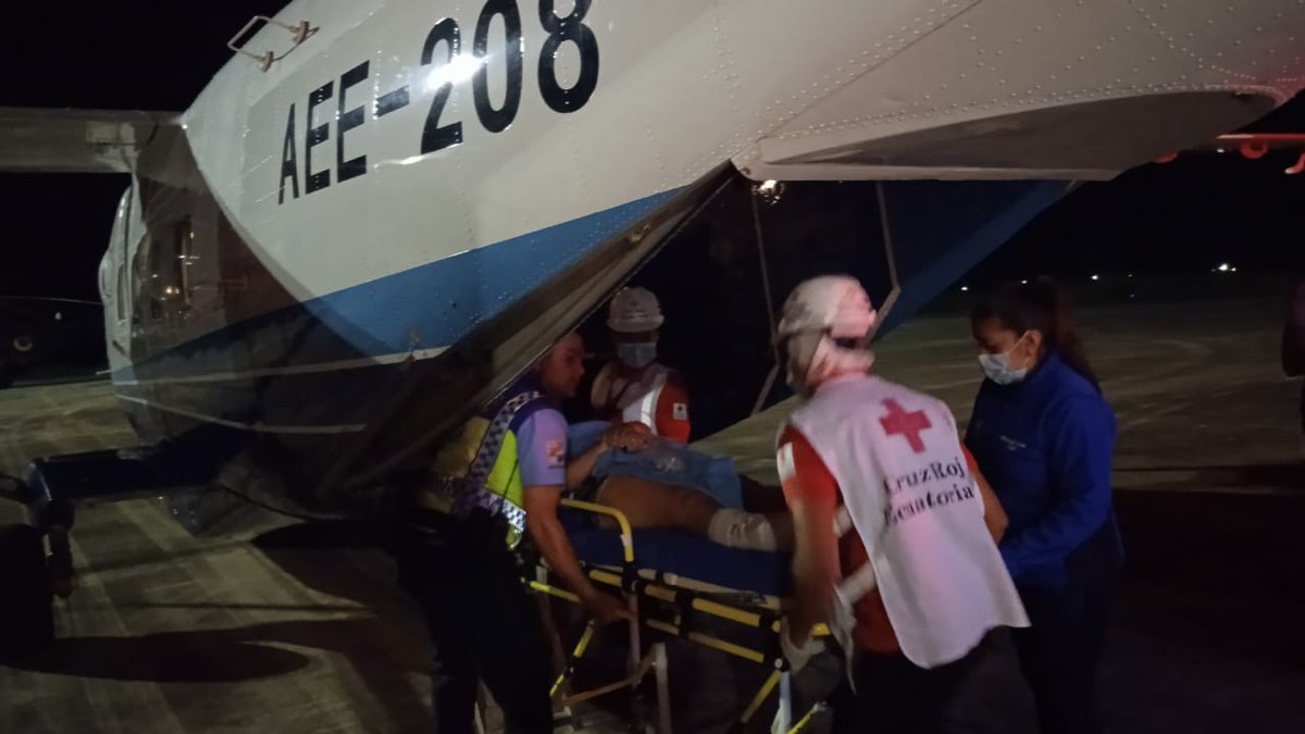 #CruzadaPorElEcuador | Tras el sismo con epicentro en Balao, <a href="/Salud_Ec/">Ministerio de Salud Pública 🇪🇨</a>:
🧑‍⚕️ Atendió a 252 heridos en el Hospital de Pasaje
✅ 246 fueron dados de alta 
🏥 1 hospitalizado 
🛩️🚑 5 fueron derivados hacia hospitales de <a href="/Salud_Ec/">Ministerio de Salud Pública 🇪🇨</a> en Guayaquil con apoyo de <a href="/cruzrojaguayas/">Cruz Roja del Guayas</a>,<a href="/FFAAECUADOR/">Fuerzas Armadas del Ecuador</a>.