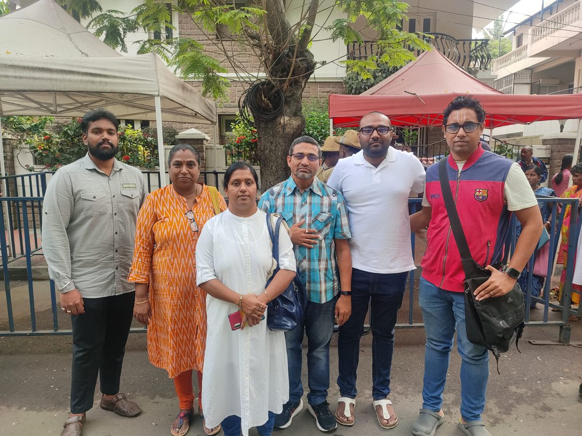NammaBNP's tweet photo. Thanks for seeing us yesterday morning @BBMPCOMM. We expect the Government Order on #PropertyTax next week. It will bring relief to 5 lakh #Bengaluru citizens.
#SahiMaadiCM #IssueGONow
@CMofKarnataka @bbmpadmn @PSCM_KARNATAKA @BSBommai @ShobhaBJP @narendramodi @TheVishnuReddy https://t.co/awVHoXISLb