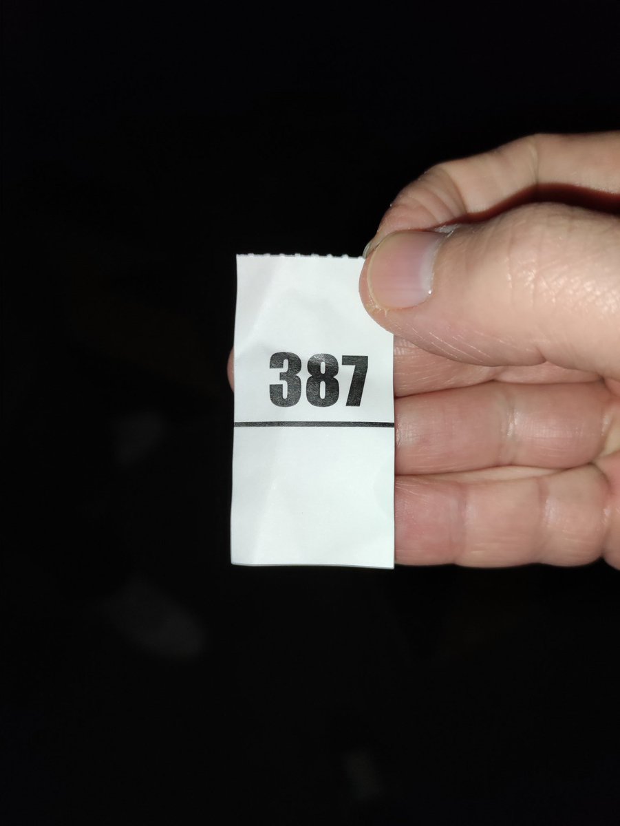 MacTouf's tweet photo. "prends ton ticket de vestiaire  en photo t'es mort trop tôt" ça marche aussi a 38 ans ? @Orel_san  😊 https://t.co/ykdvlZ6tNu