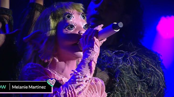 crybabies_mx's tweet photo. Melanie con alguno de los mejores momentos en el @lollapaloozaar 😍🌸

@littlebodybigheart 
@verde.whatever 
@verdeonfilm 
#melaniemartinez 
#lollapaloozaargentina https://t.co/MrCG8w74LR