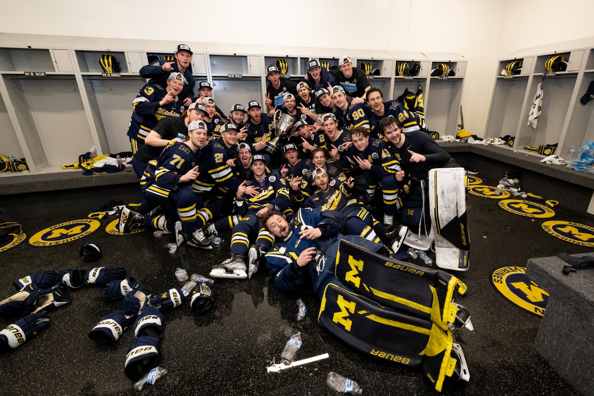 umichhockey's tweet photo. Your CHAMPS

#GoBlue https://t.co/IixREU8Zp4