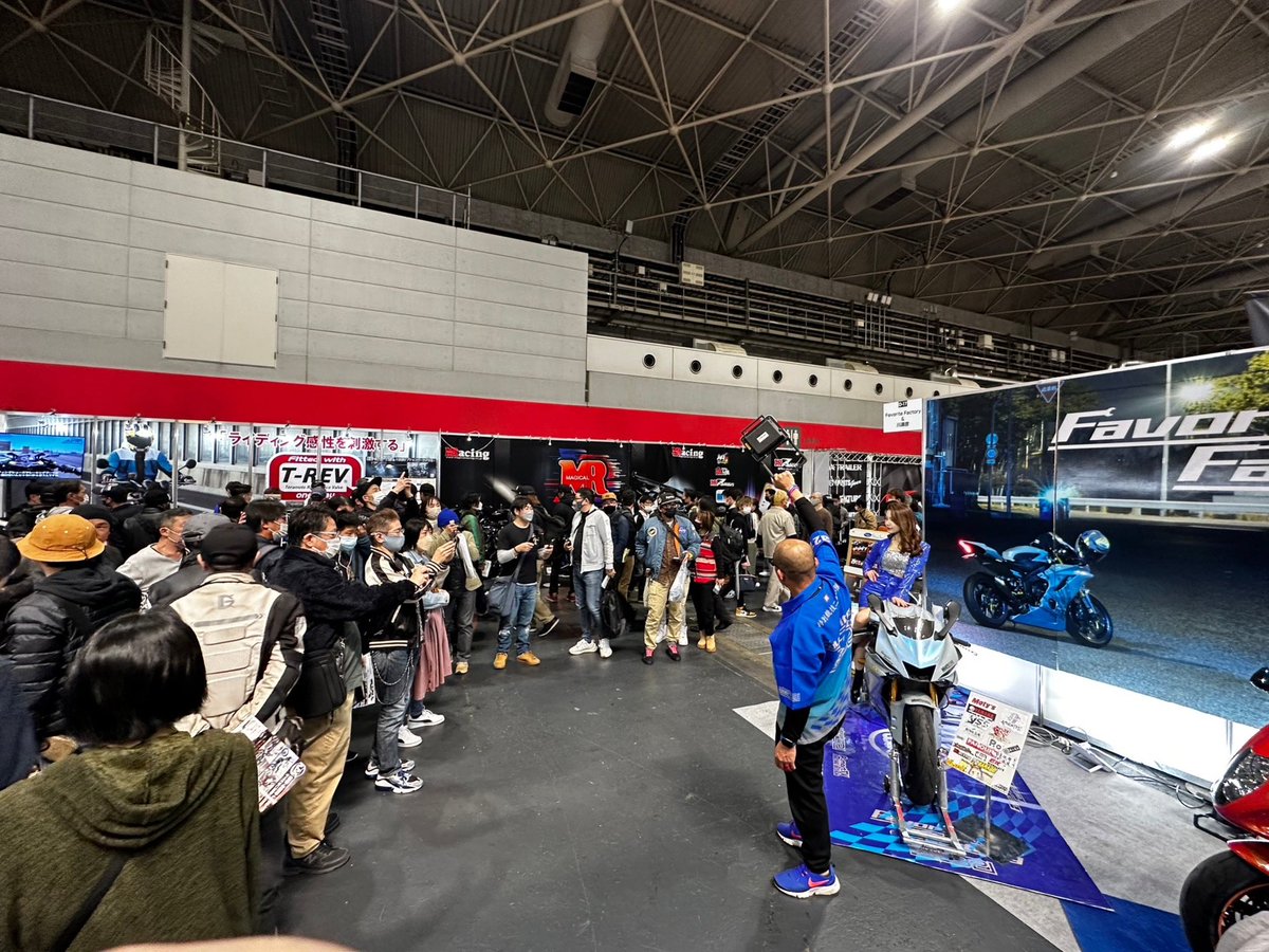 321Favorite's tweet photo. 本日、#大阪モーターサイクルショー2023 最終日です‼️沢山の方々にブースにお越し頂いてます。ありがとうございます😊
お昼からも頑張っていきますのでまだまだ沢山のご来場お待ちしてます。
よろしくお願い致します。
#岡田商事 #PANOLIN #ベビーフェイス #江沼チェーン #3d #クレバーウルフ #マーベリック #ヤマモトレーシング #マジカルレーシン #バトルファクトリー #サンスター #アクティブ #シライサービス #HYOD #川瀬彦 #SHOEI #MotoJP #オオニシヒートマジック #オートスタジオスキル #HIEracingfactory #PMC #YSS .#ホイールテクノロジー #POSH #FavoriteFactory #321 #フェイバリットファクトリー #まお店長