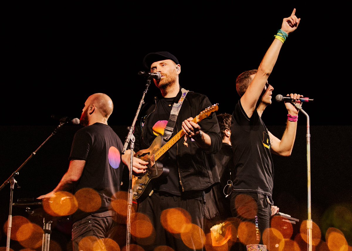 coldplay's tweet photo. Six nights of magic and mayhem in São Paulo. Muito obrigado everybody 💛 https://t.co/RtKQn2Y2Jo