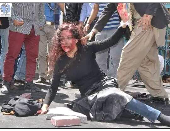 فرخنده ملک‌زاده در ۲۸ حوت ۱۳۹۳ توسط مردان خشم‌گین و مسلمان در کابل، سلاخی و سوزانده شد. در آن روز من در دانشگاه کابل بودم.
 آن روز، مردان افغان نشان دادند که تا چه خطرناک و خشن اند.
جمعیت بزرگی دور و پیش فرخنده را گرفته بودند و همه تلاش می‌کردند که بر سر فرخنده با سنگ بزنند.