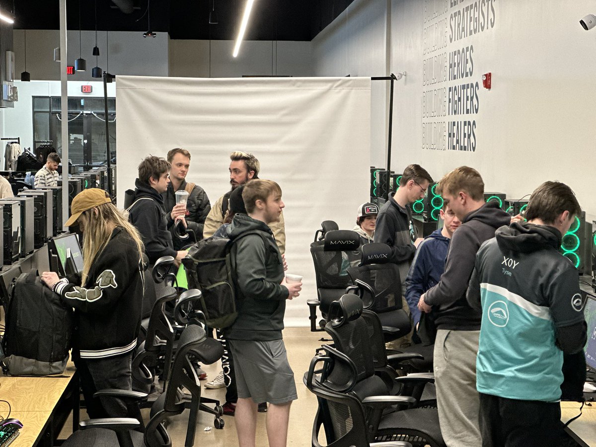 Congrats to #MellyMadness for their impressive victory over Cyberstorm, securing their spot in the playoffs! 

But the competition is far from over as we have some deciding matches tomorrow, including a rematch between <a href="/CyberstormGG/">CyberstormGG</a> and <a href="/X13GG/">X13</a>, and <a href="/DU_Esport/">Davenport Esports</a> vs @ReignSATX.