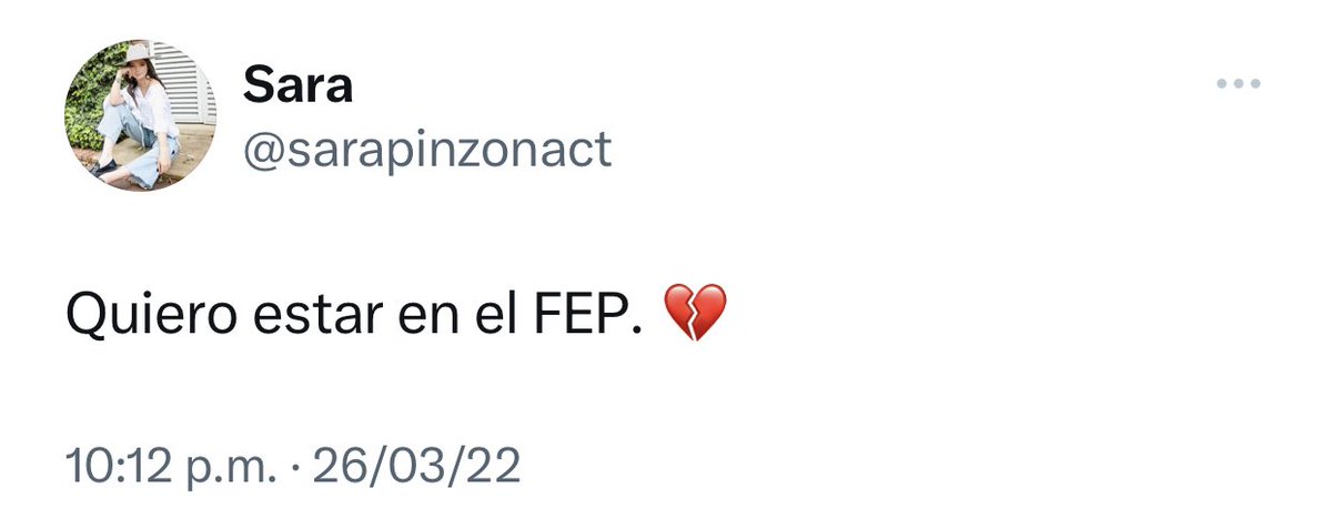 sarapinzonact's tweet photo. (2022) Mis mejores amigos y yo  tristes porque no pudimos ir al FEP // (2023) yo, diciéndoles que los voy a llevar los 4 días del festival. 
•
@msantiii @rckstarsof La vida cambia de una manera maravillosa. https://t.co/AWGFcuUYbB