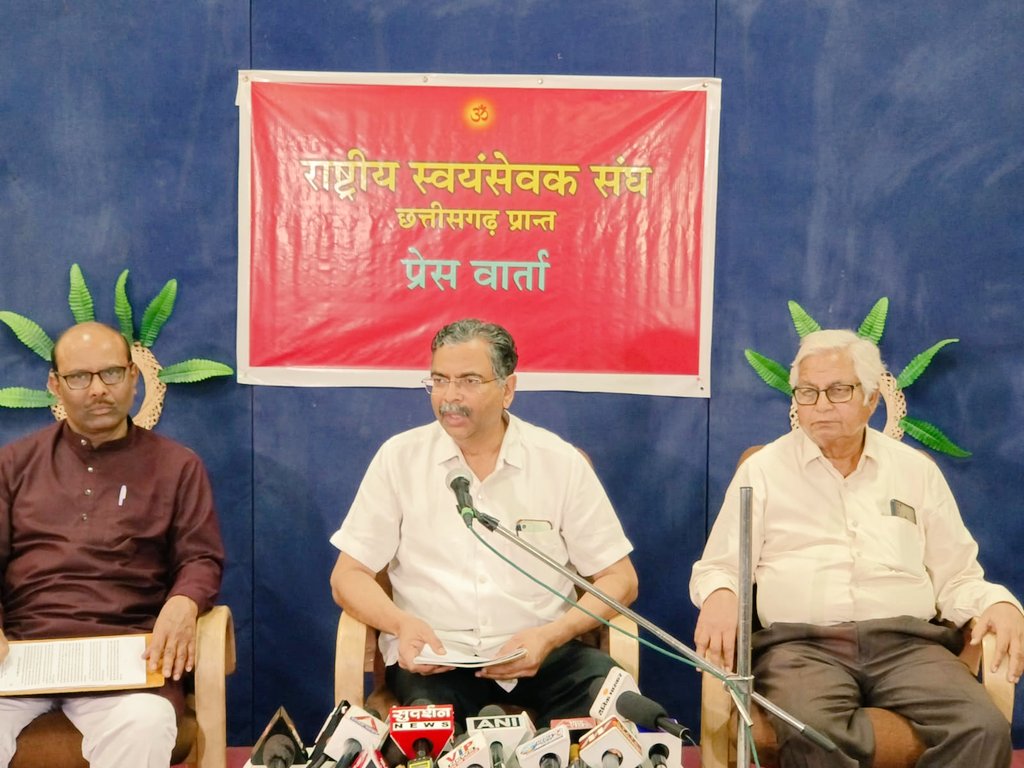 Kailash_Ji_'s tweet image. #छत्तीसगढ़ प्रान्त की राजधानी रायपुर में राष्ट्रीय स्वयंसेवक संघ की प्रेसवार्ता आयोजित हुई। प्रेसवार्ता में प्रान्त के संघचालक डॉ. पूर्णेन्दु सक्सेना जी ने संघ की अखिल भारतीय प्रतिनिधि सभा के संबंध में विस्तृत जानकारी दी।
#ABPS_RSS2023
#प्रतिनिधि_सभा_२०२३
@RSSorg
#Chhattisgarh