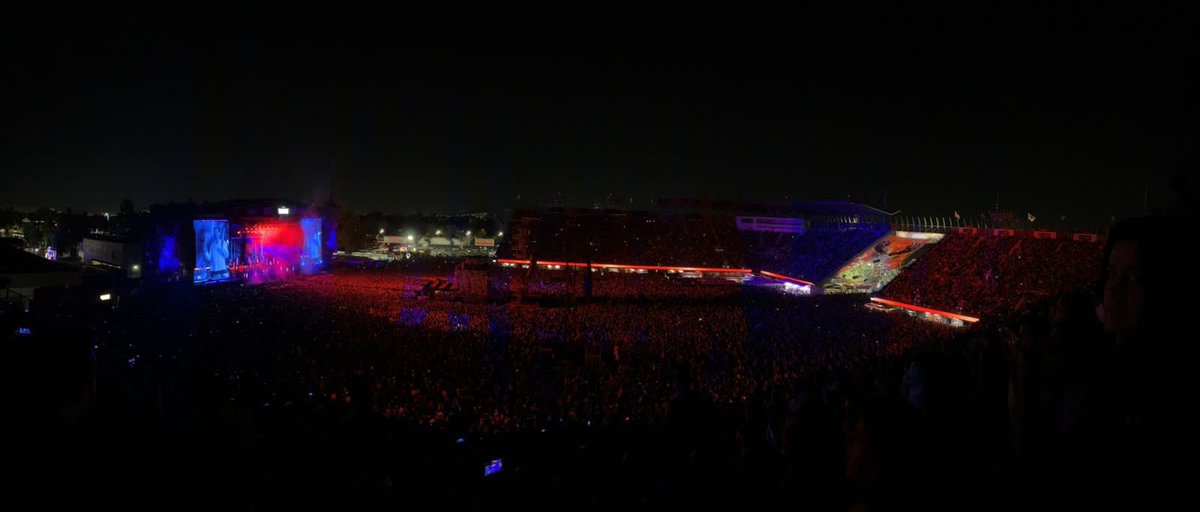 ClaromusicaMX's tweet photo. .@cafetacvba puso a reventar el Foro Sol en este #ViveLatino, ¡son leyendas vivientes! 👏🏻👏🏻👏🏻 #Claromúsica #cafetacvba #VL3 https://t.co/WzYyBCK3tC
