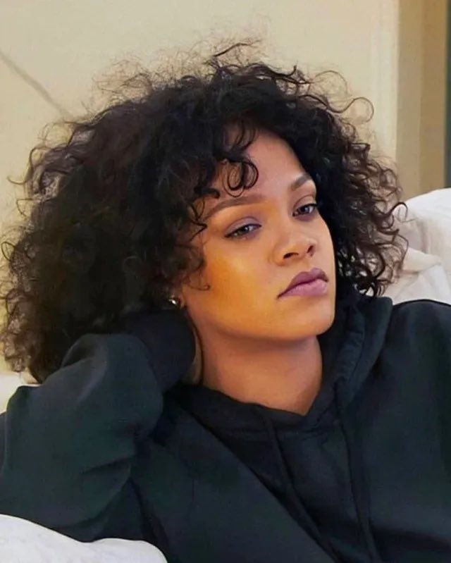 love95604's tweet photo. What’s Rihanna’s saddest song. https://t.co/sLIICxXtMA