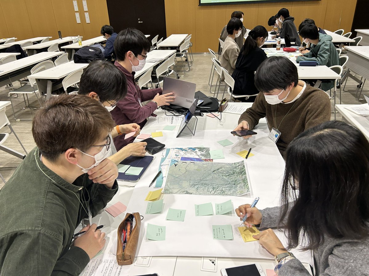 chikyukyoshitsu's tweet photo. グループディスカッション②の様子です！
実在の都市の災害リスクについて考え、昨日作成した都市をさらに完成に近づけていきました。 https://t.co/jiRnxoDhqM