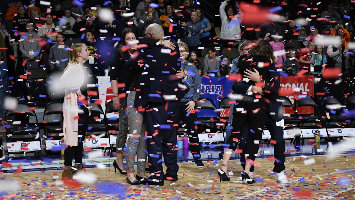 ClarkeWBB's tweet photo. The moments that will live forever

#RunAs1
#ClarkePride https://t.co/esDRESklZG