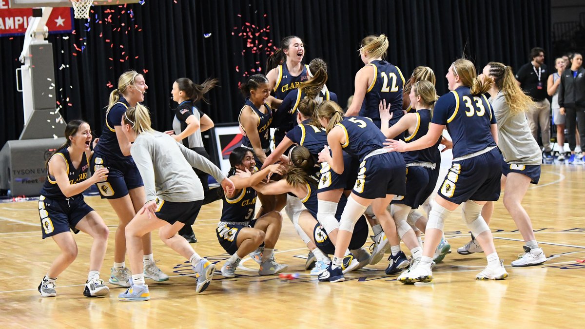ClarkeWBB's tweet photo. The moments that will live forever

#RunAs1
#ClarkePride https://t.co/esDRESklZG