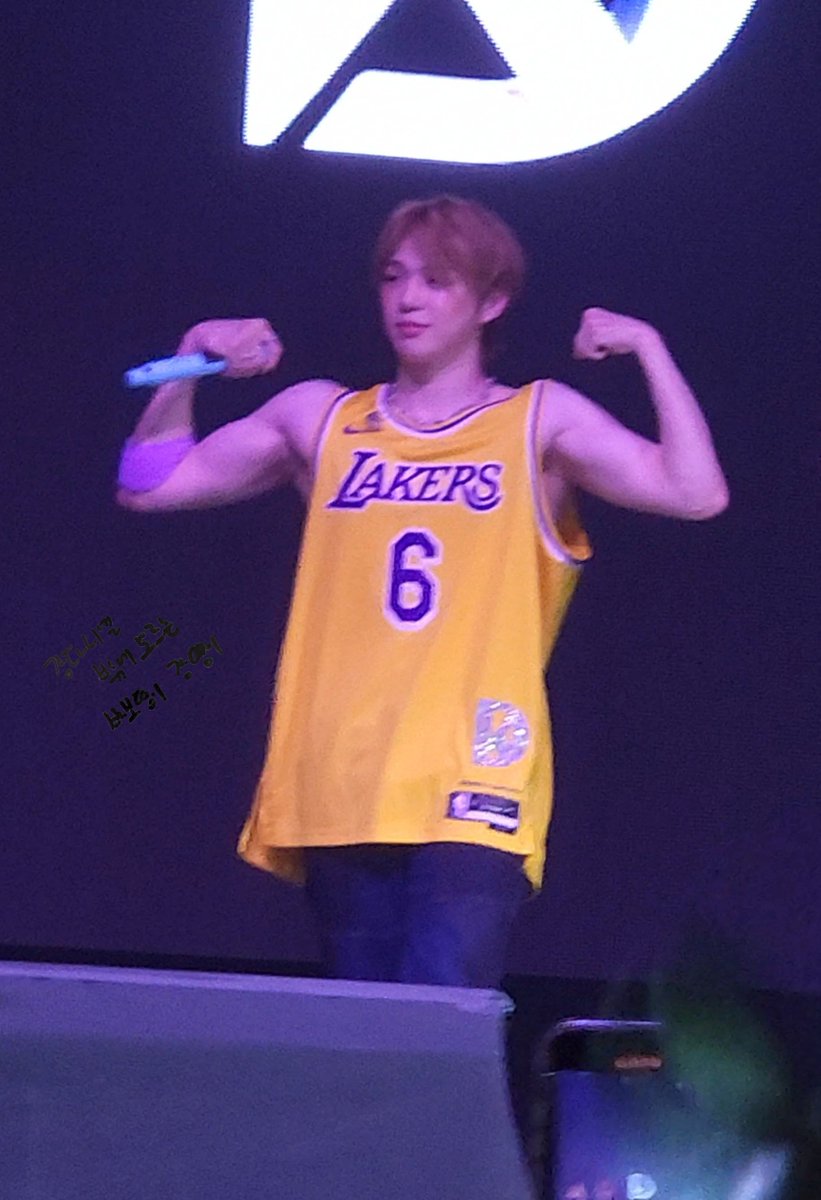 앵콜곡 더스토리 하위립 두곡 머선일 ㅜㅜㅜㅜ
#FirstParadeinLA