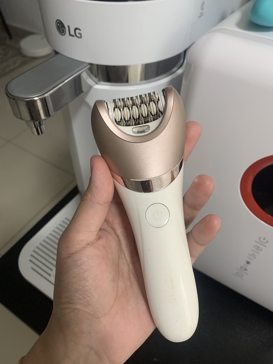 syazakifl's tweet photo. I OBSESS DENGAN EPILATOR! 😭🫶🏻
Ramai sangat yang belum kenal epilator ni sebab dah selesa mencukur or buang bulu atas surface je, tak buang sampai akar. Then esok naik balik, penat tau asyik ulang rutin.

I buang bulu 2 mggu sekali je. Meh i share tips supaya tak sakit langsung✨ https://t.co/Nz3xuWBQzv