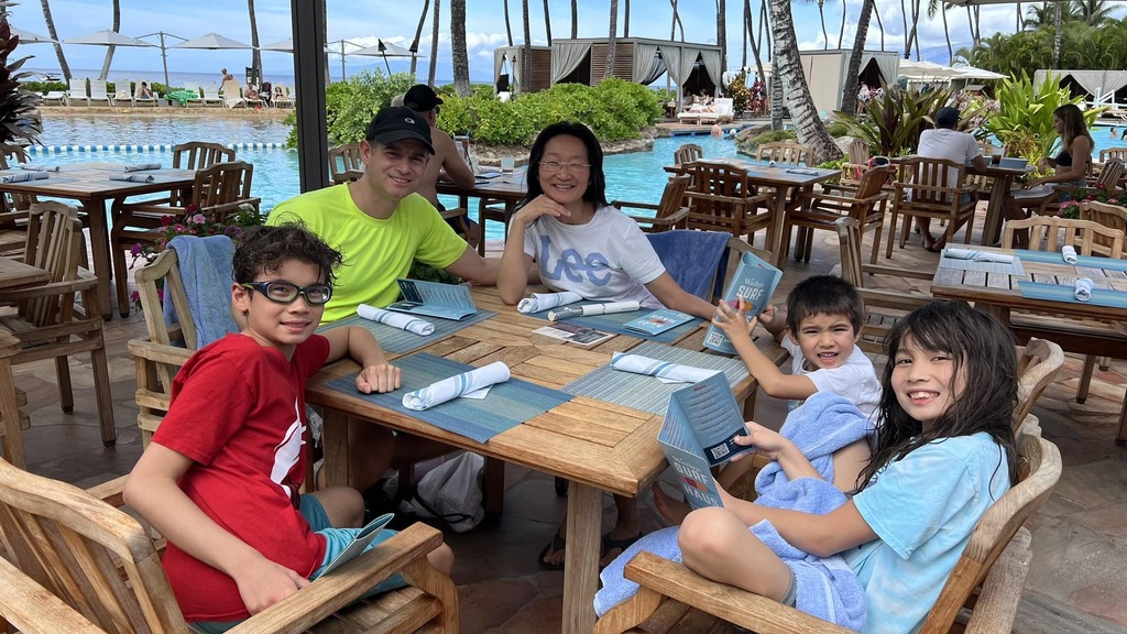 FamilyFunfor5's tweet photo. I think the girl that took the picture deserves a raise. Grand Wailea Resort and Spa https://t.co/VprardKCqZ https://t.co/mB7irO21PM