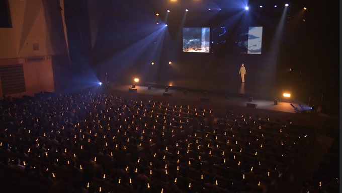 #叶_1stコンサート個人的に好きな演出で、「晴天を穿つ」の背景に合わせて、フリフラも一階席がオレンジ、配信だと見えずら