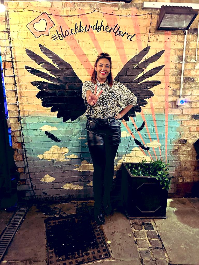 Cheekypeach94's tweet photo. The wings didn’t save me🦋
The party continues… send for drinks.
£cheekypeach94
#findom #femdom #sends #findomsend #ebonybrat #brat #ukfindom #ebonyprincess #cashslave #sundaysub https://t.co/EFfYbWfgBy