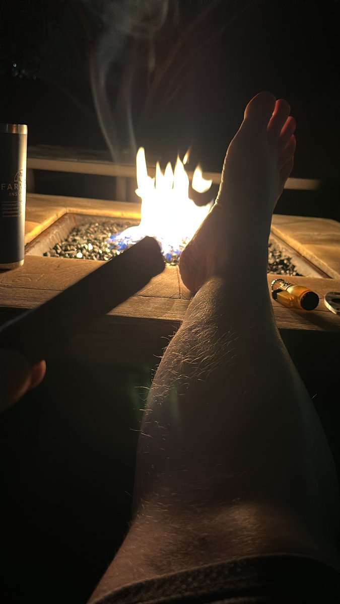 wrister_twisted's tweet photo. Stogie and a fire….chill night #warmtoes https://t.co/2eJwI1PwGm