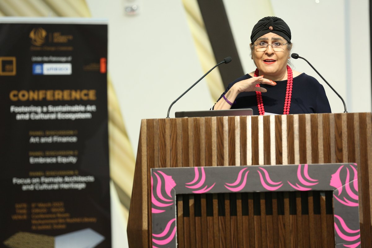 ZeeArtsGallery's tweet image. Our congratulations go out to Roxana Jaffer for the launch of her anthology of poetry which was launched two years ago, &quot;A Parallel World,&quot; during the post pandemic for the #WomenDay
Roxana has graciously read a few of her mesmerizing poems on the stage of #MBRLibrary 
#ZeeArts