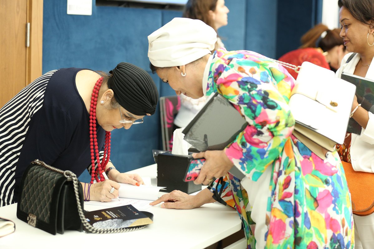 ZeeArtsGallery's tweet image. Our congratulations go out to Roxana Jaffer for the launch of her anthology of poetry which was launched two years ago, &quot;A Parallel World,&quot; during the post pandemic for the #WomenDay
Roxana has graciously read a few of her mesmerizing poems on the stage of #MBRLibrary 
#ZeeArts