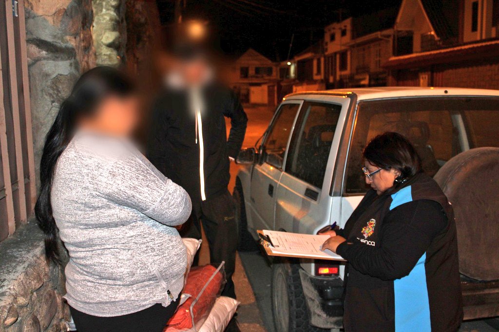 AccionSocialCue's tweet photo. El @MunicipioCuenca en coordinación con Acción Social Municipal, entregó ayuda a una tercera familia afectada por el sismo.
Los damnificados abandonaron su hogar en Tutupali y se trasladaron a la casa de un familiar. https://t.co/1CDs8KQbrD