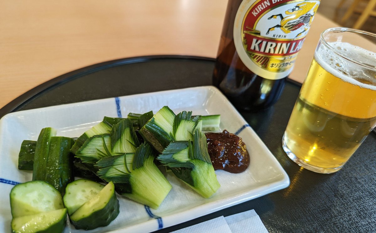 CovaDelica4's tweet photo. 近くの銭湯の中の定食屋さんで、お風呂上がりに１杯飲もうと もろきゅう頼んだら職人技が出てきた(*´ω`*)🥒✨

 #150円とは思えない
 #銭湯グルメ https://t.co/nsEc0ewOna