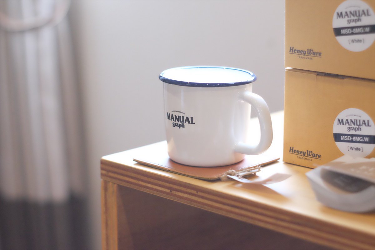 オリジナルホーローマグカップを50％OFFで大量放出中です！アウトドアで重宝すること間違いなしです。キャンプのお供に是非お使いください！