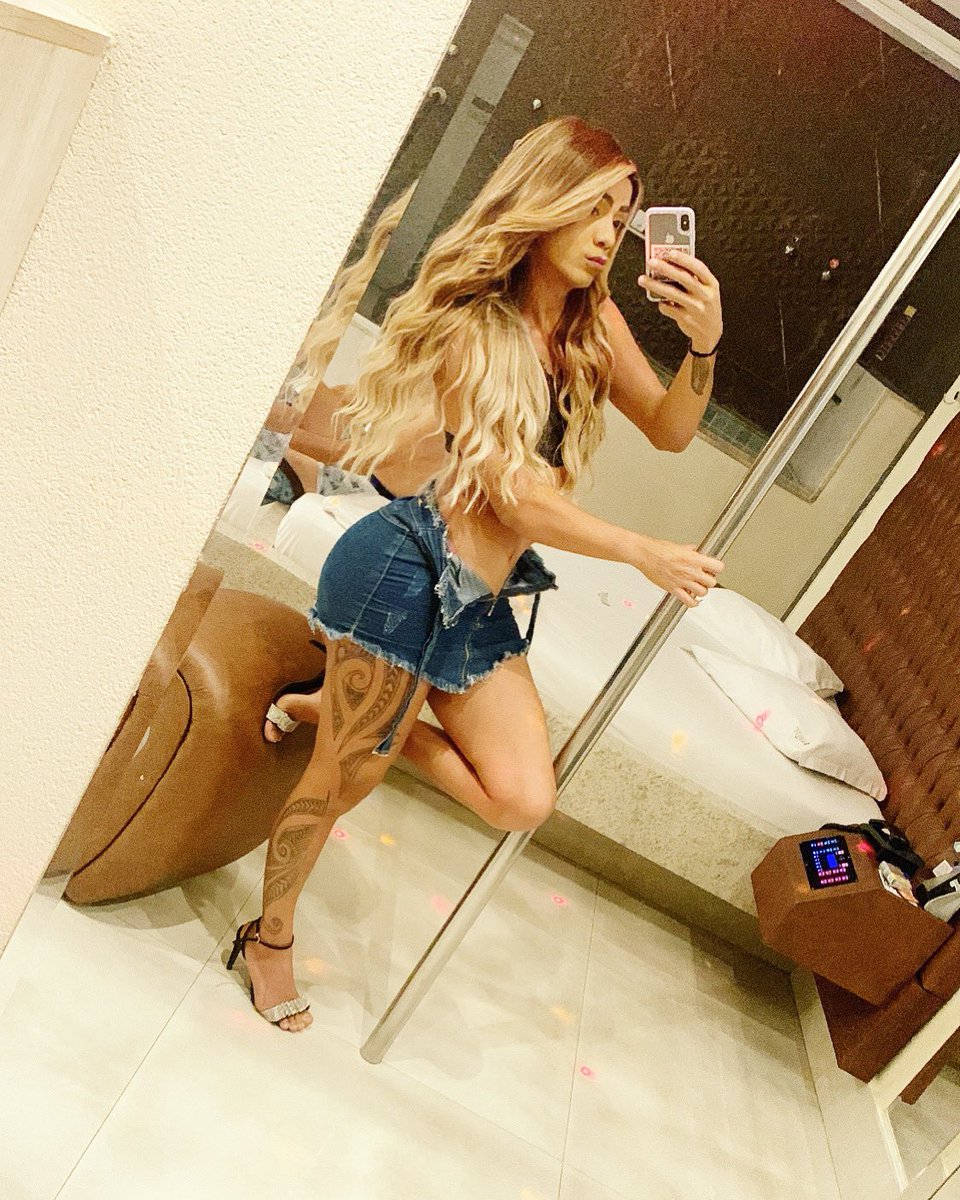 trans22LoPo's tweet photo. 💕🍀   perfeito,  ela só precisa ser ela mesma✨

Tudo que amo 😍 
Sendo eu mesma sendo feliz ☺️ https://t.co/sVeqWgJjD7
