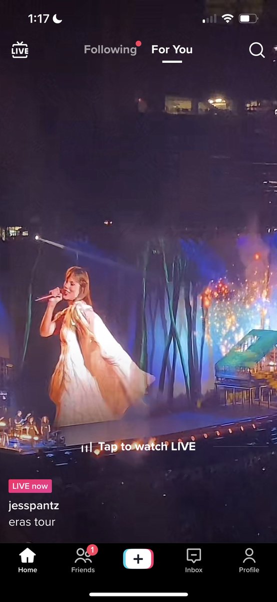 ♡n on Twitter "Lmfao I love tik tok someone has a live of Taylor swift