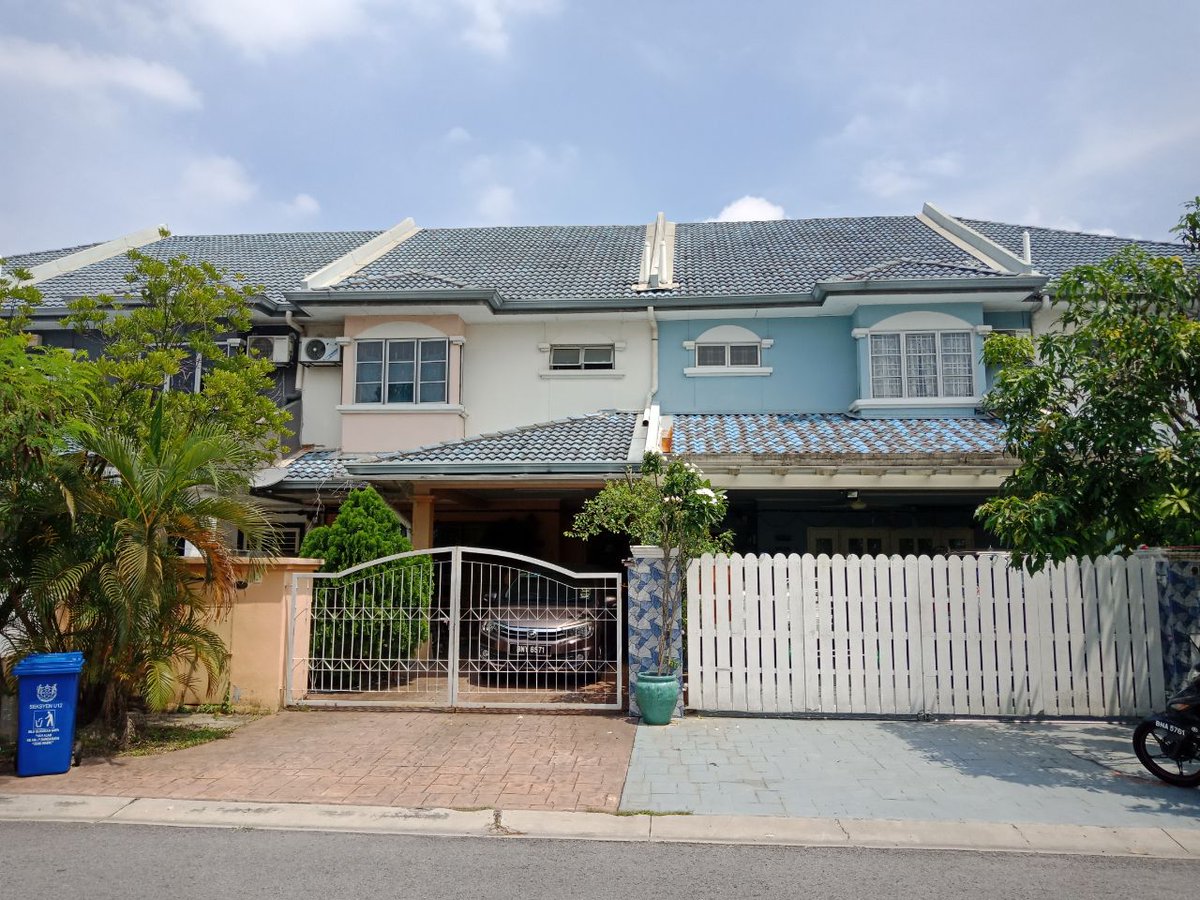 Nadiaherself1's tweet image. Double Storey Jalan Kristal Empat 7/70
Sekyen 7 Shah Alam

Harga RM 658k slightly nego

22x70
Leasehold
NON BUMI
4R 3B
Intermediate
Direction: SW

Lorong endroad. 
Basic &amp;amp; good condition. 

Nadia Mohammad
0122172048
#Halim