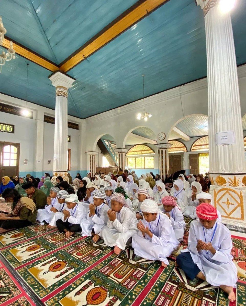 syaflinchaniago's tweet photo. Wisuda Tahfidz 1 Juz/Juz 30 Rumah Tahfidz Masjid Jami' Batu Palano, Kecamatan Sungai Pua, Kabupaten Agam.
#RumahTahfidz #TahfidzQuran #AgamMaju #SumbarMaju #PastiAdaHaraPAN #SyaflinChaniago #SahabatSyaflin #SCGoSumbar https://t.co/XF6v1nGYi4