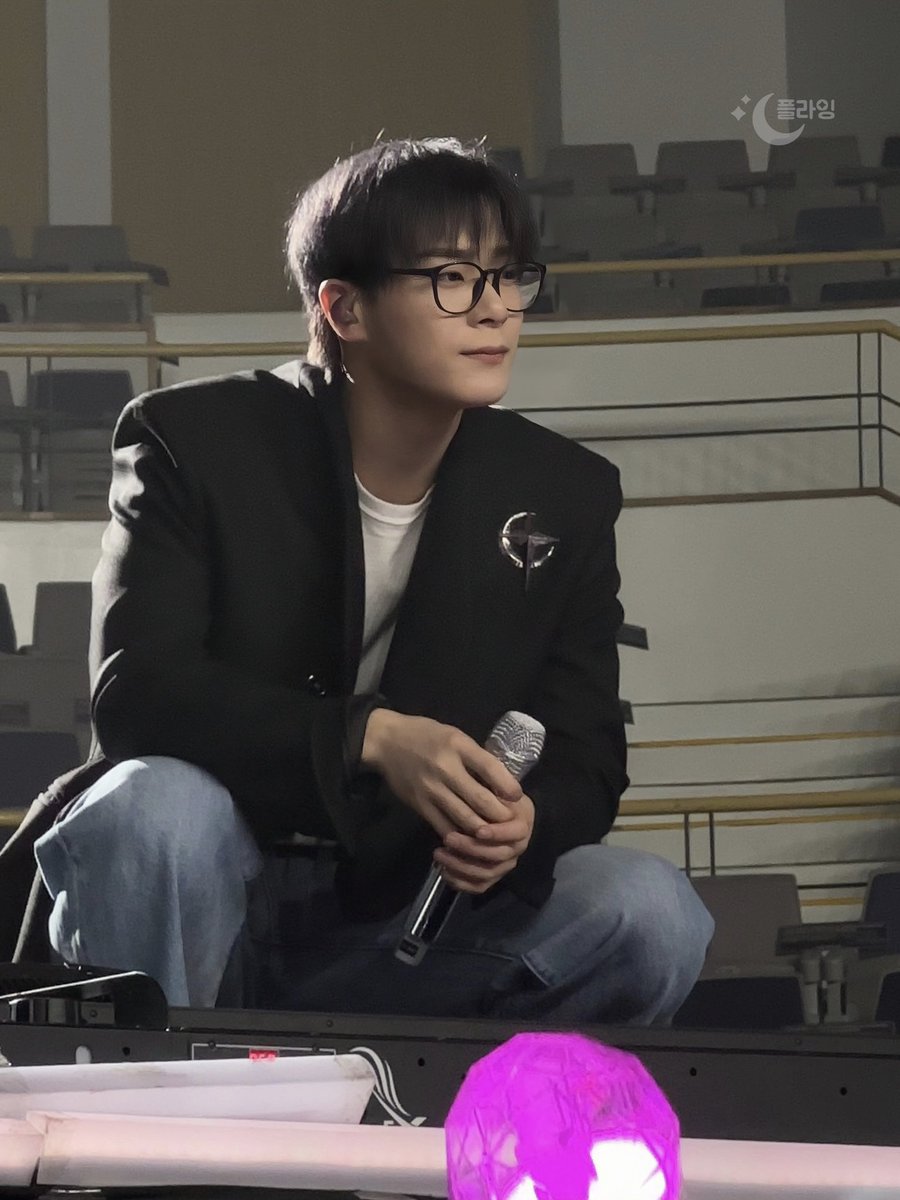 Flying126's tweet photo. 230319 오늘도 잘생겼다 😮‍💨
#Astro #아스트로  
#문빈 #Moonbin #มุนบิน #ムンビン https://t.co/IY5L9rU2dk