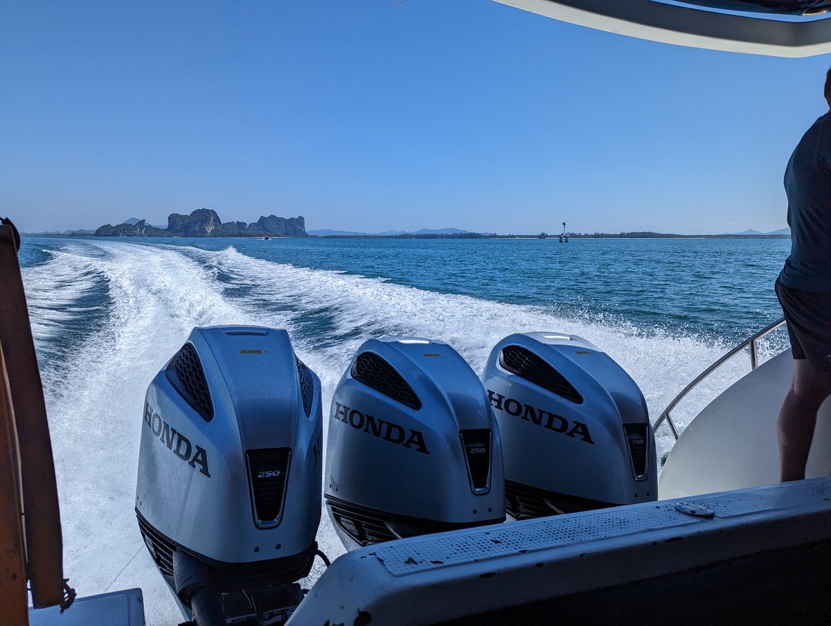 ZinvolReizen's tweet photo. Aangekomen per speedboot op Koh Mook
2 nachten geboekt op dit fijne plekje aan het water. Eens kijken wat we hier kunnen gaan doen. Maar eerst even genieten van het uitzicht 😍
#paradijs #kohmook #thailand https://t.co/8PeSyoRbFx