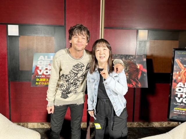 fitf_col's tweet photo. 📲 Louis con DJ Keihime Imaizumi en Japon https://t.co/t9PqDwhBEE