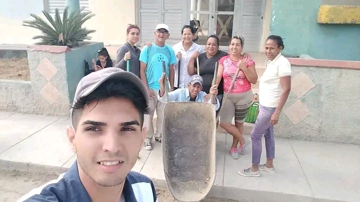 SPTSalud_CA's tweet photo. Los trabajadores del sector de la Salud en el Consejo Popular Máximo Gómez"en Chambas,#CiegodeAvila ,realizan Jornada de trabajo Voluntario #abrazando el barrio. Todos somos familia. Todos x el si. #LatirAvileño #Elecciones2023 #JuntarYVencer https://t.co/YVVMtWte6W