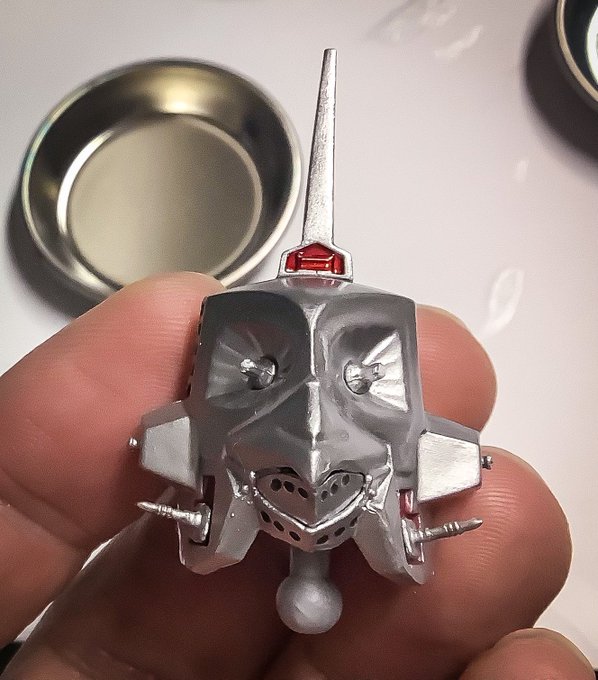 figuartsのウインダム、トサカ前面部のゲート跡とかを平らに削って塗り直しました。(h 