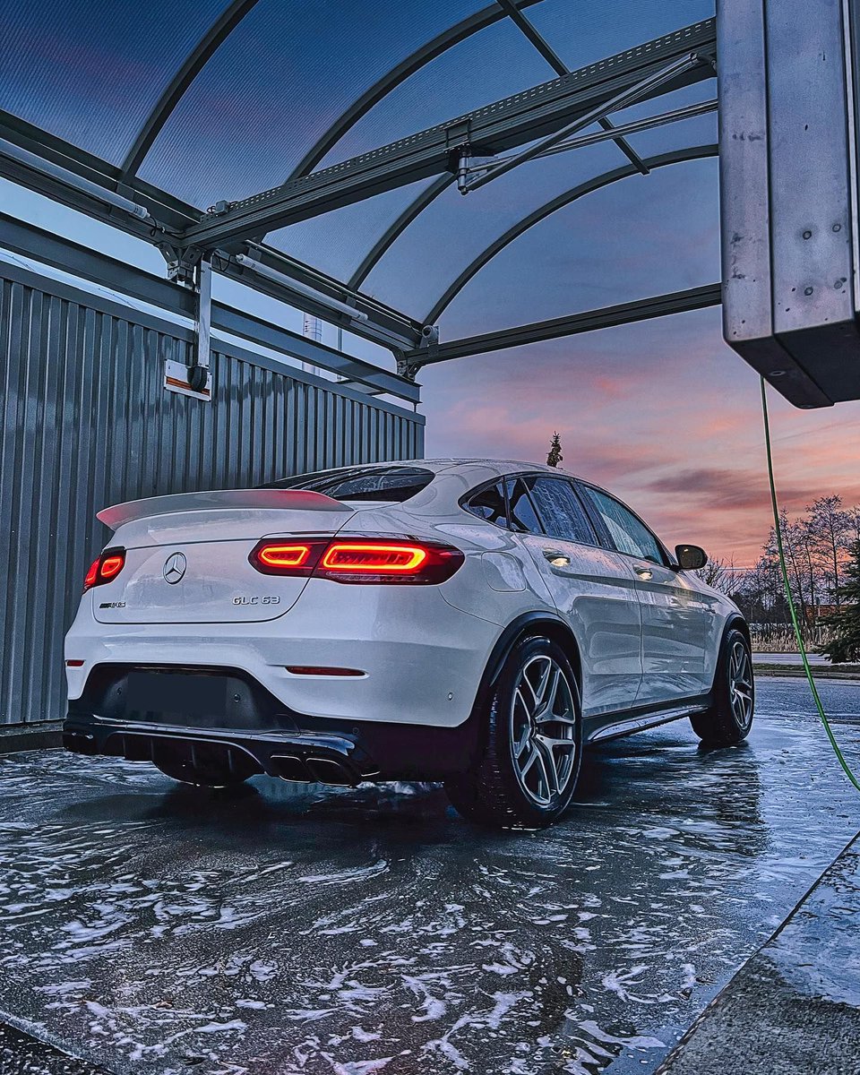 A marvel of technology and power, ready to catch the evening light with a panoramic sunroof.

#MercedesAMG #AMG #AMGLife #AMGRespect #GLC63 #MyAMG

[WLTP: Kraftstoffverbrauch kombiniert: 13‒12,5 l/100 km | CO₂-Emissionen kombiniert: 295‒283 g/km | amg4.me/DAT-Leitfaden]