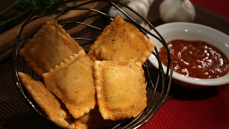 Ravioli is already delicious, but have you tried it fried and served with Avanti's own marinara sauce. Start your next meal with the Fried Ravioli appetizer from Avanti's!