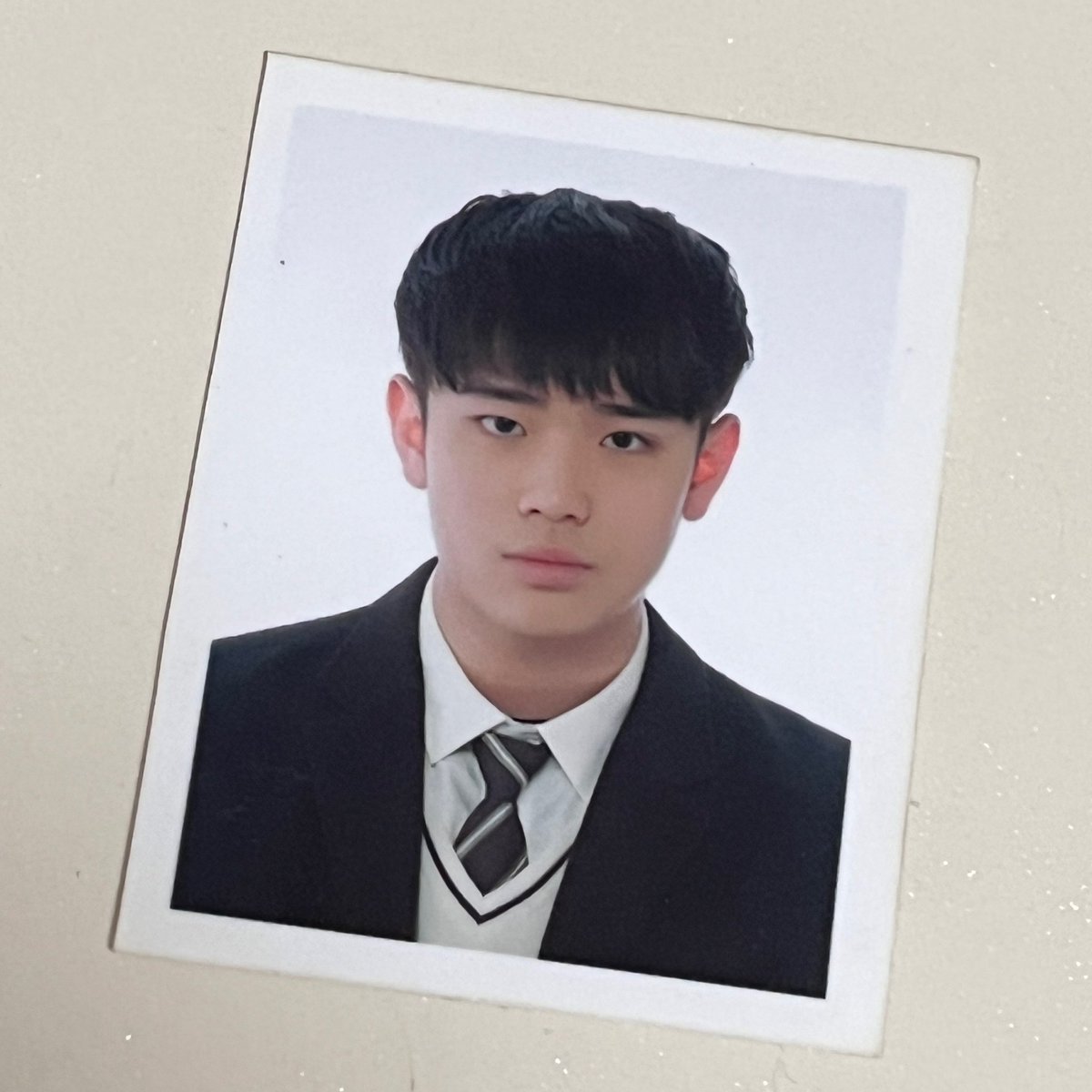 taeraevize's tweet photo. an acquaintance just dropped this pic of taerae from high school on the kkt openchat! 😭😭

"hello, by any chance has taerae's id pic from high school been released?
i'm a friend from hs and idk if it's been uploaded but i'm here to deliver this picture" https://t.co/KeG2F9UI9U