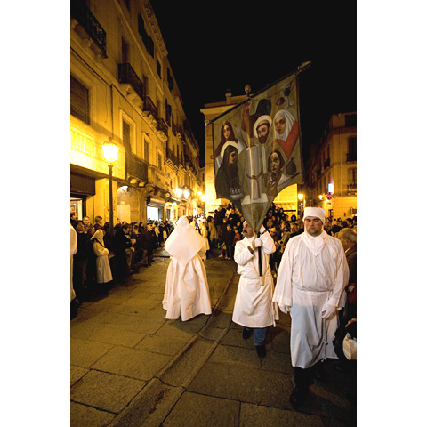 mondointasca's tweet photo. #Iglesias: vivere la #PassionediCristo; #riti, folklore, #processioni, tradizioni popolari. Cerimonie di grande fascino vissute con grande partecipazione in #Sardegna dove la tradizione iberica è molto sentita. https://t.co/mbOUUEflmb via @webinsights https://t.co/WGARuvBSNa