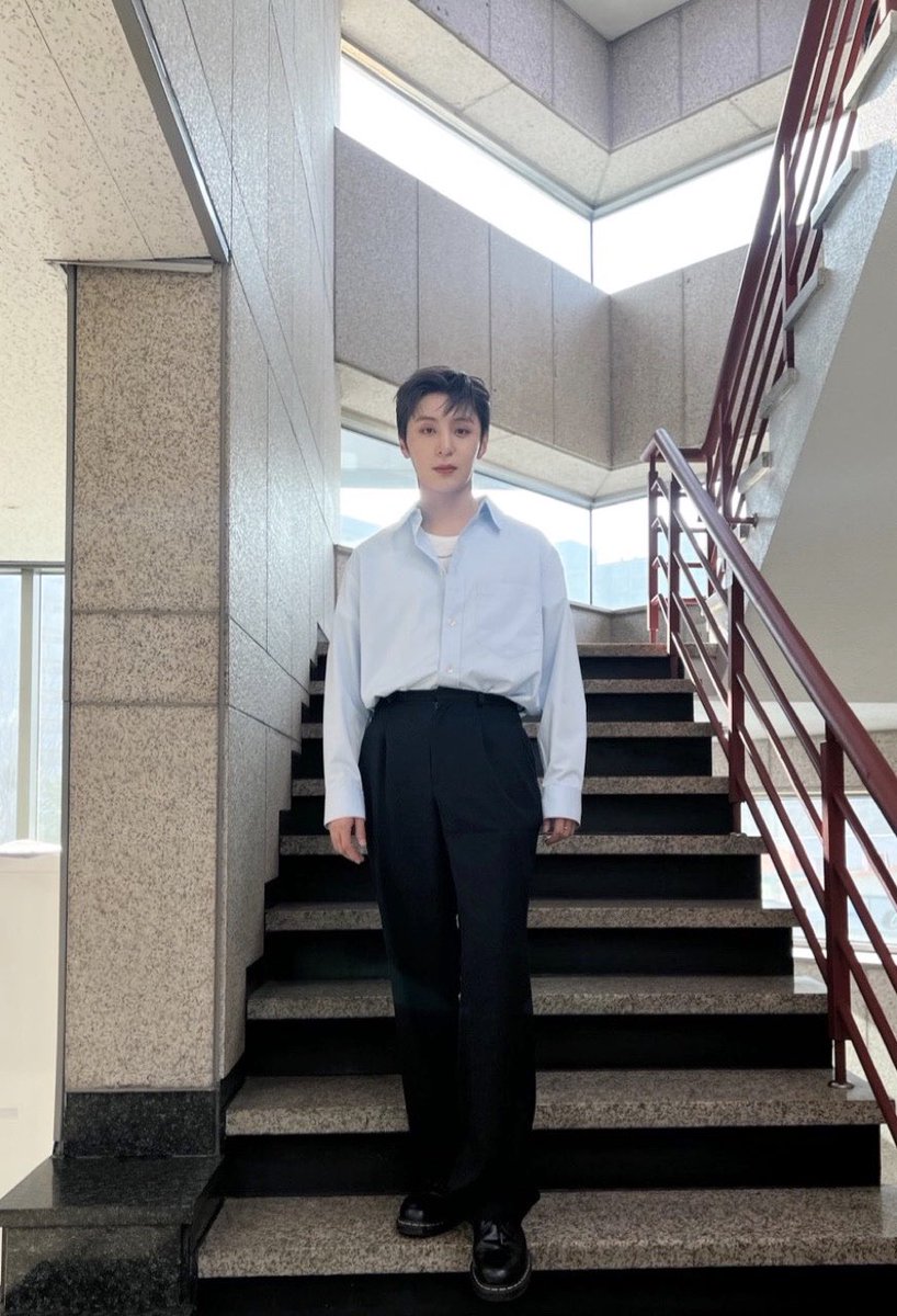 GoldenChild's tweet photo. [📸] 230319 SBS #인기가요

충격💥 아기 명창 토끼🐰 실존!!
#골드니스 막방까지 함께해 줘서 고마워요🥰

#Y #최성윤 #ChoiSungYun
#GoldenChild #골든차일드 #GNCD
#바람이라면 #내가_바람이라면_Y곁에_머물게 https://t.co/KD690YyLos