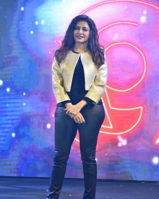 KolkataGlamLife's tweet photo. Bollywood Actress Bhagyashree visited Kolkata to attend a fashion show on 18th March. She bacame heartthrob in late 80s after her debut role as 'Suman' opposite to Salman Khan in the highest-grossing Indian film of the 1980s Maine Pyar Kiya.
@bhagyashree123 https://t.co/ToIjSBlx6M