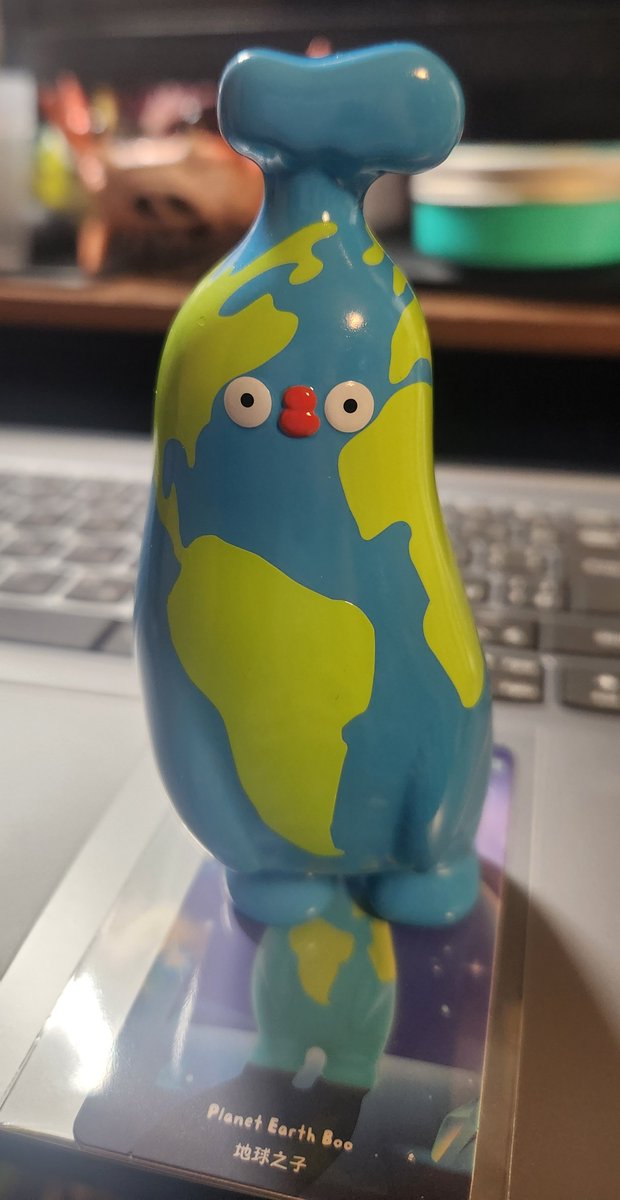 watson_toad's tweet photo. そういえば、この前お迎えした子🌏️
#bananaboo って言うらしい?
思ったよりでかいのと、目が合うのでこっち見んなしwwwって見るたび思ってる🍌
バナナなのにお手々と足があるの不思議~🤣 https://t.co/LS9J6JsBVJ
