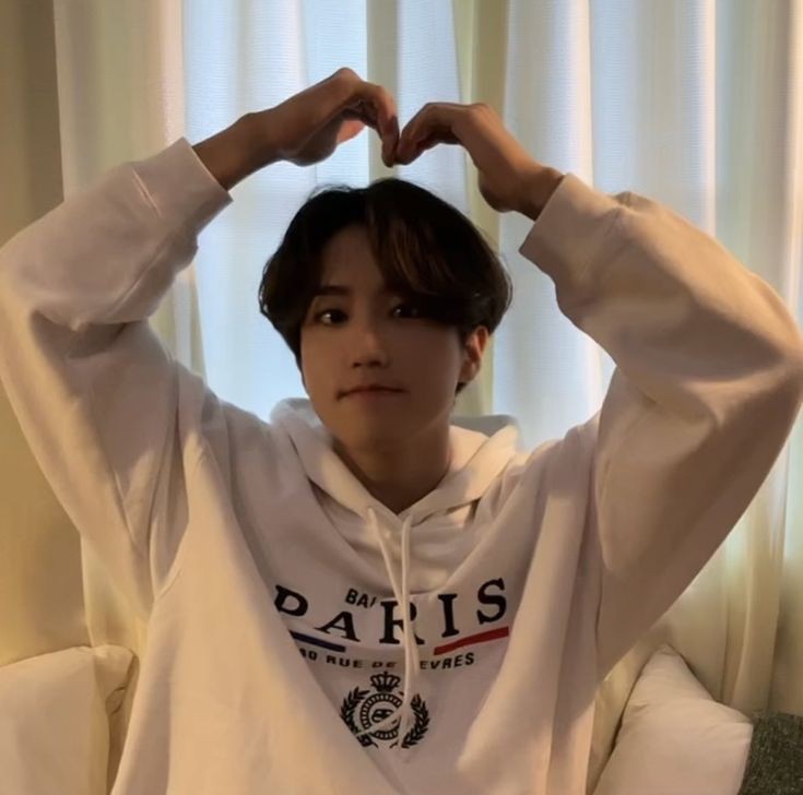 bunn1j0o's tweet photo. Han Jisung in a tank top✨️
A small thread🧵 https://t.co/V09LzIpTBz